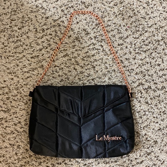 Le Mystere Handbags - NWOT black satin quilted clutch w/ magnetic closure & rose gold chain